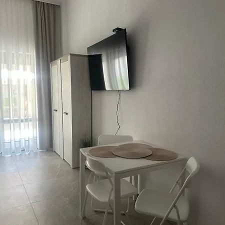 Asprolux Студио С Градина 2 * Asproválta